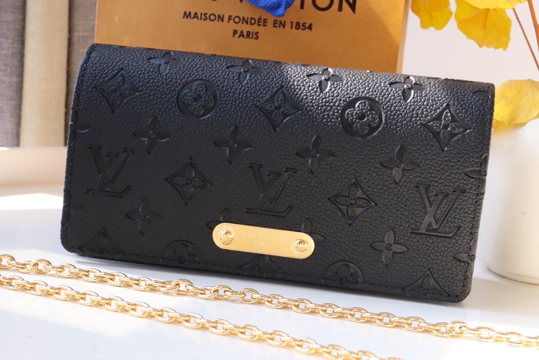 Top version LV woc LiLy Woc Monogram chain bag