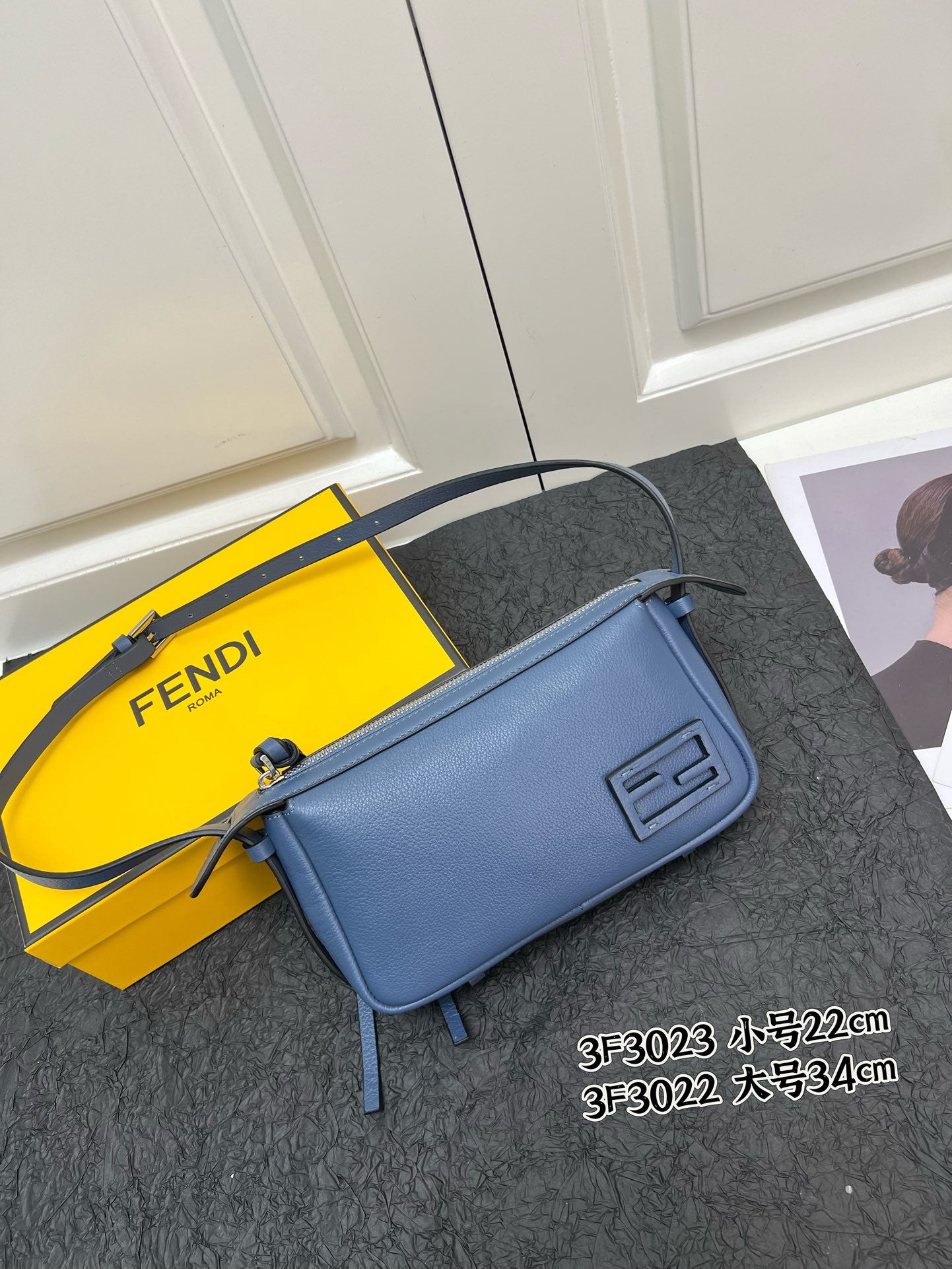 Top version FENDI Simply leather handbag