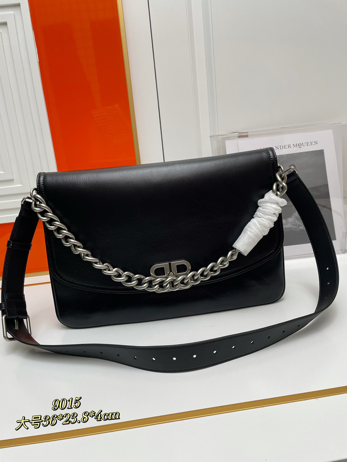 Balenciga New 23Fall BB Soft chain shoulder bag
