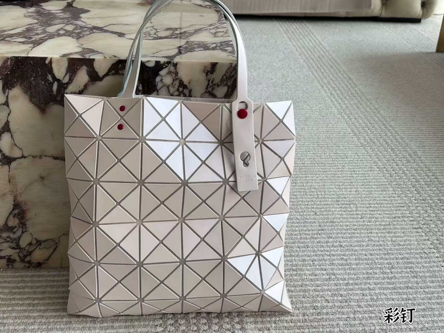 Issey  Miyake  BAOBAO