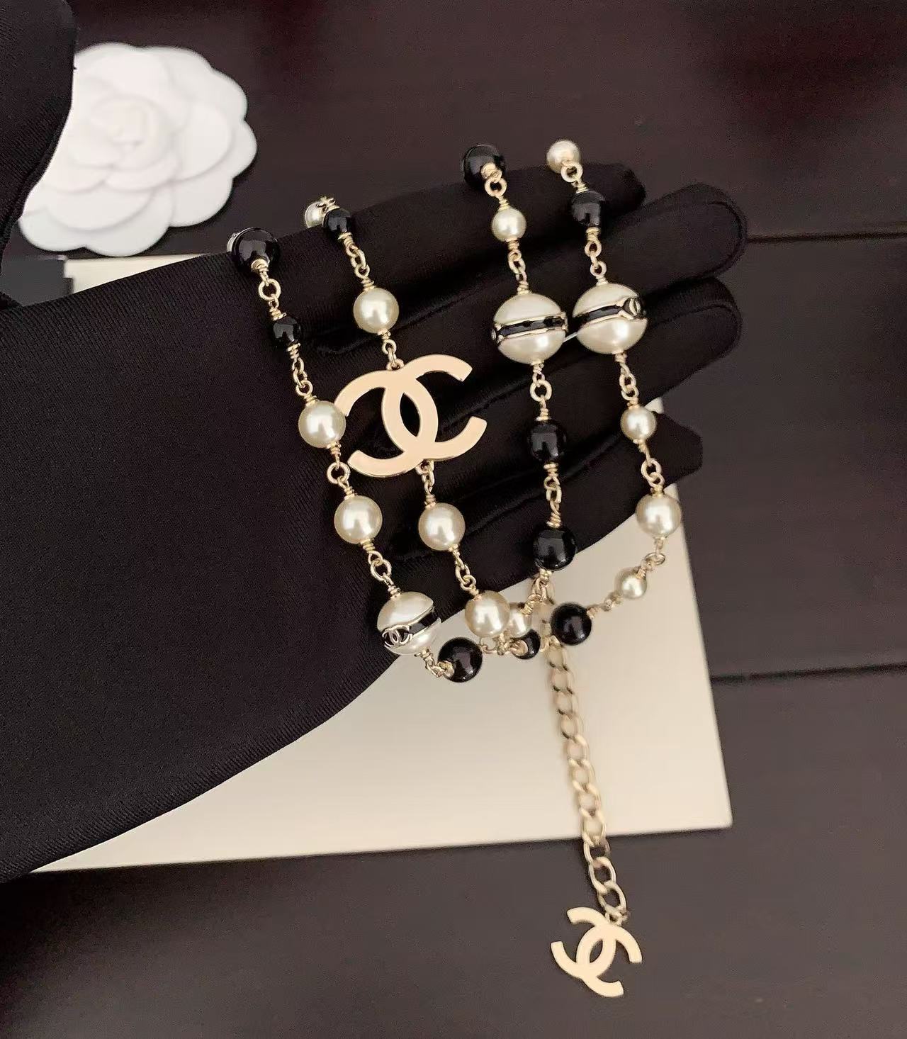Chanel black and white pearl necklace
