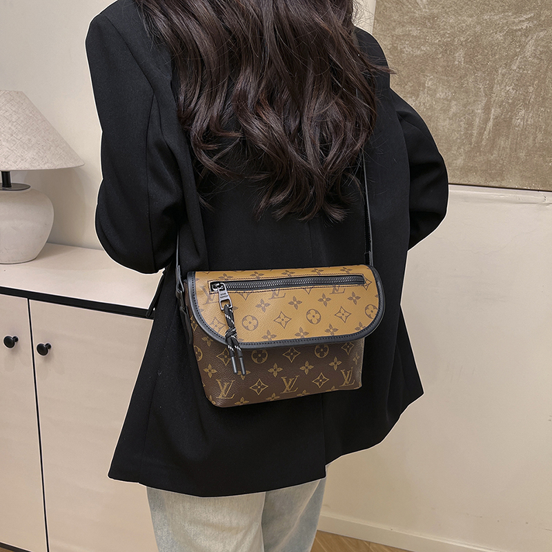 Louis Vuitton flip bag new retro small square bag women's versatile handbag single shoulder men's crossbody bag