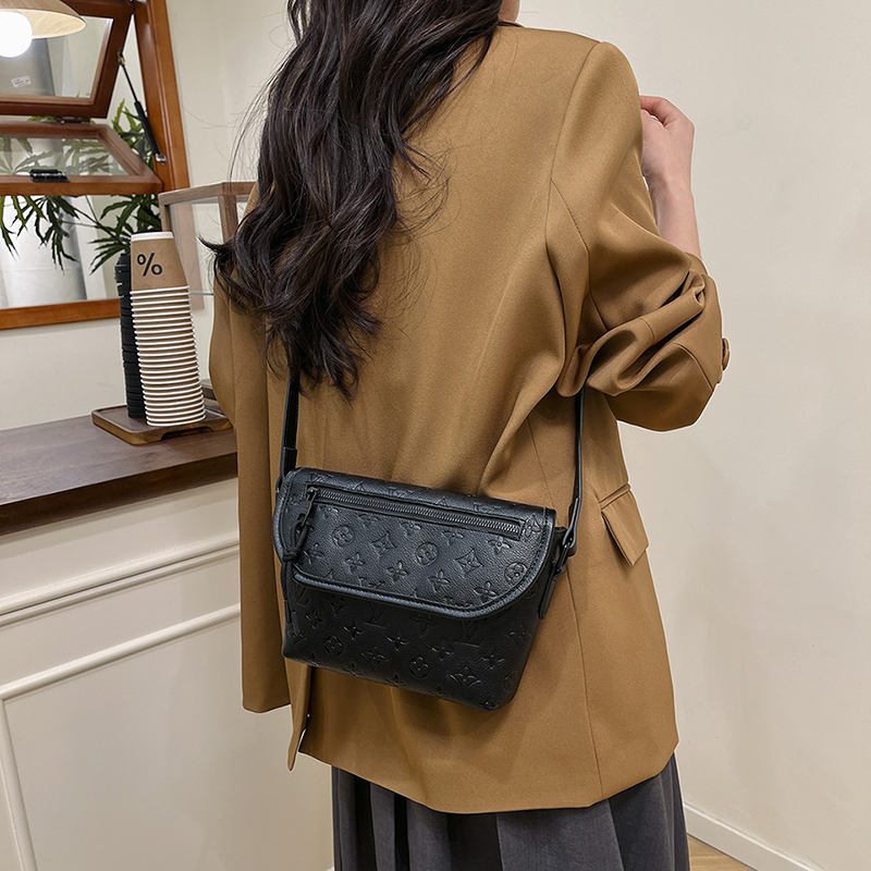 Louis Vuitton flip bag new retro small square bag women's versatile handbag single shoulder men's crossbody bag