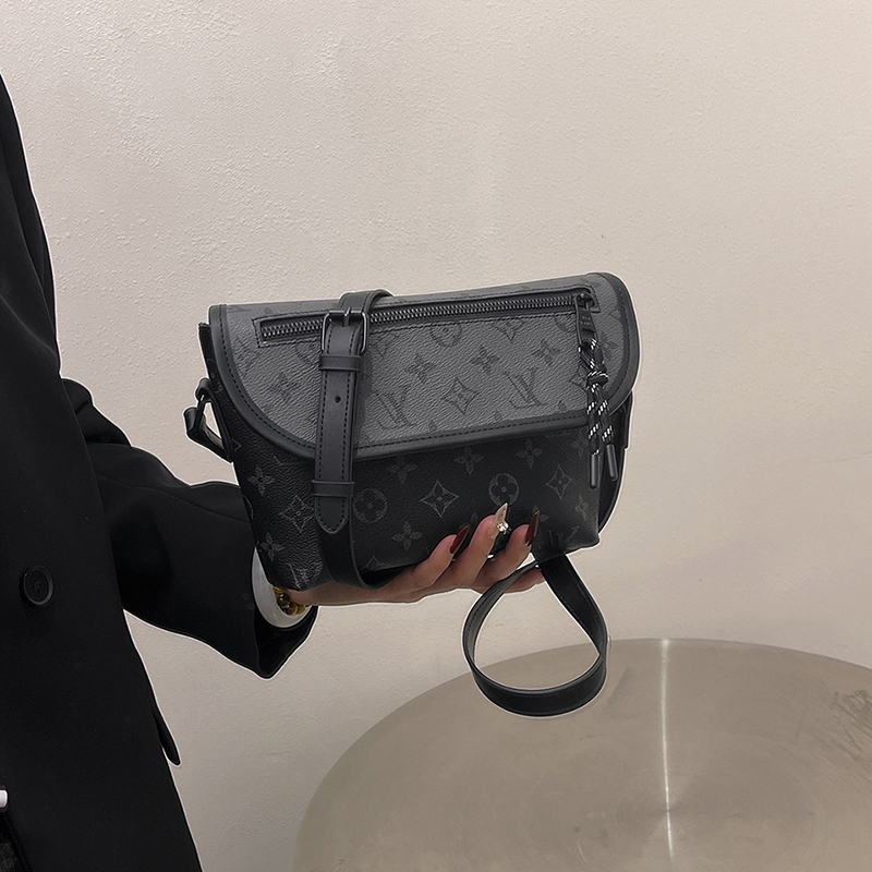 Louis Vuitton flip bag new retro small square bag women's versatile handbag single shoulder men's crossbody bag