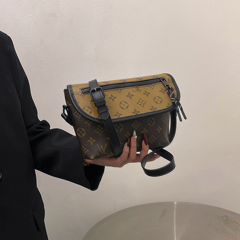 Louis Vuitton flip bag new retro small square bag women's versatile handbag single shoulder men's crossbody bag