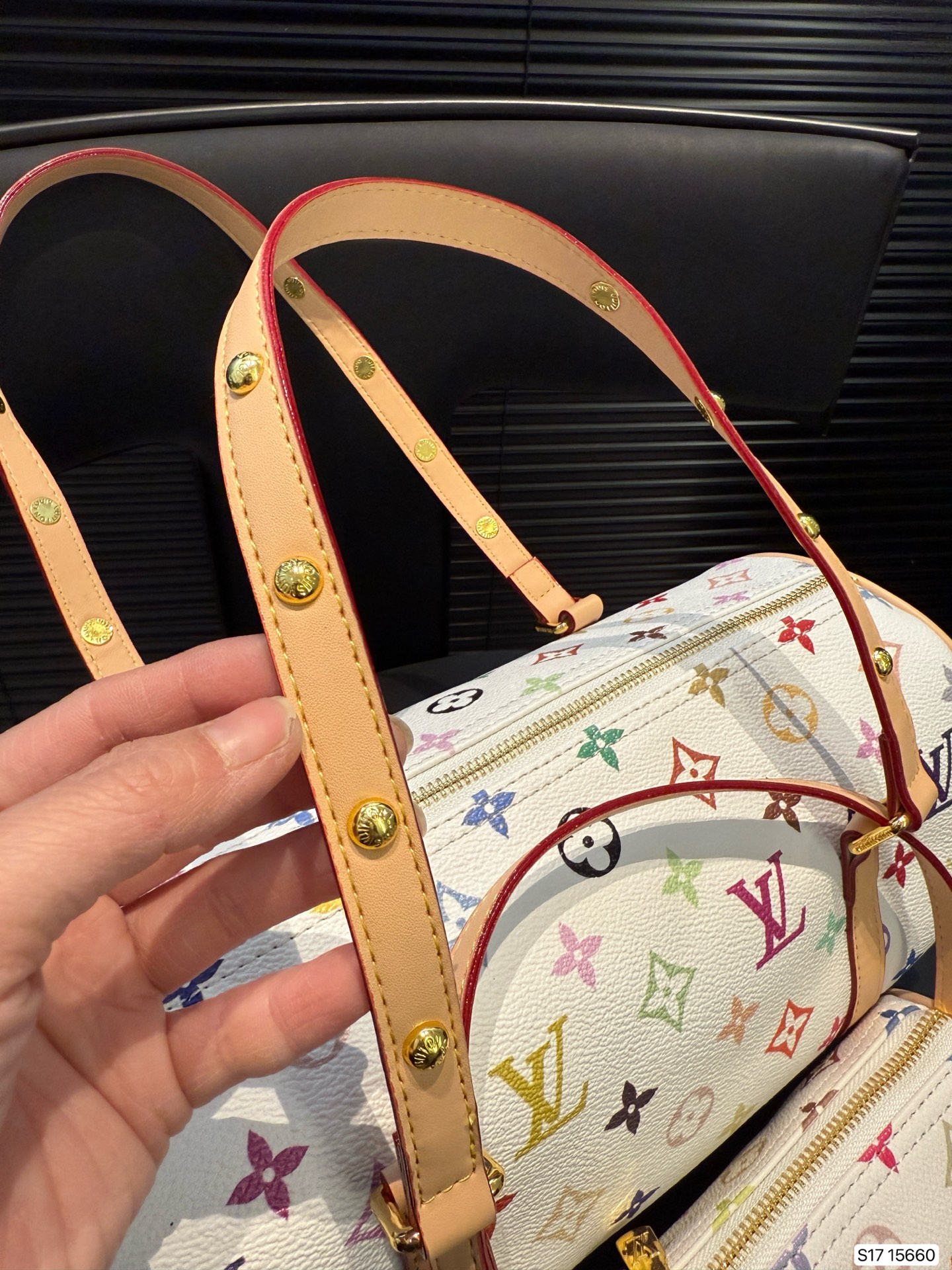 LV armpit bag 2-in-1 pillow bag classic and fashionable