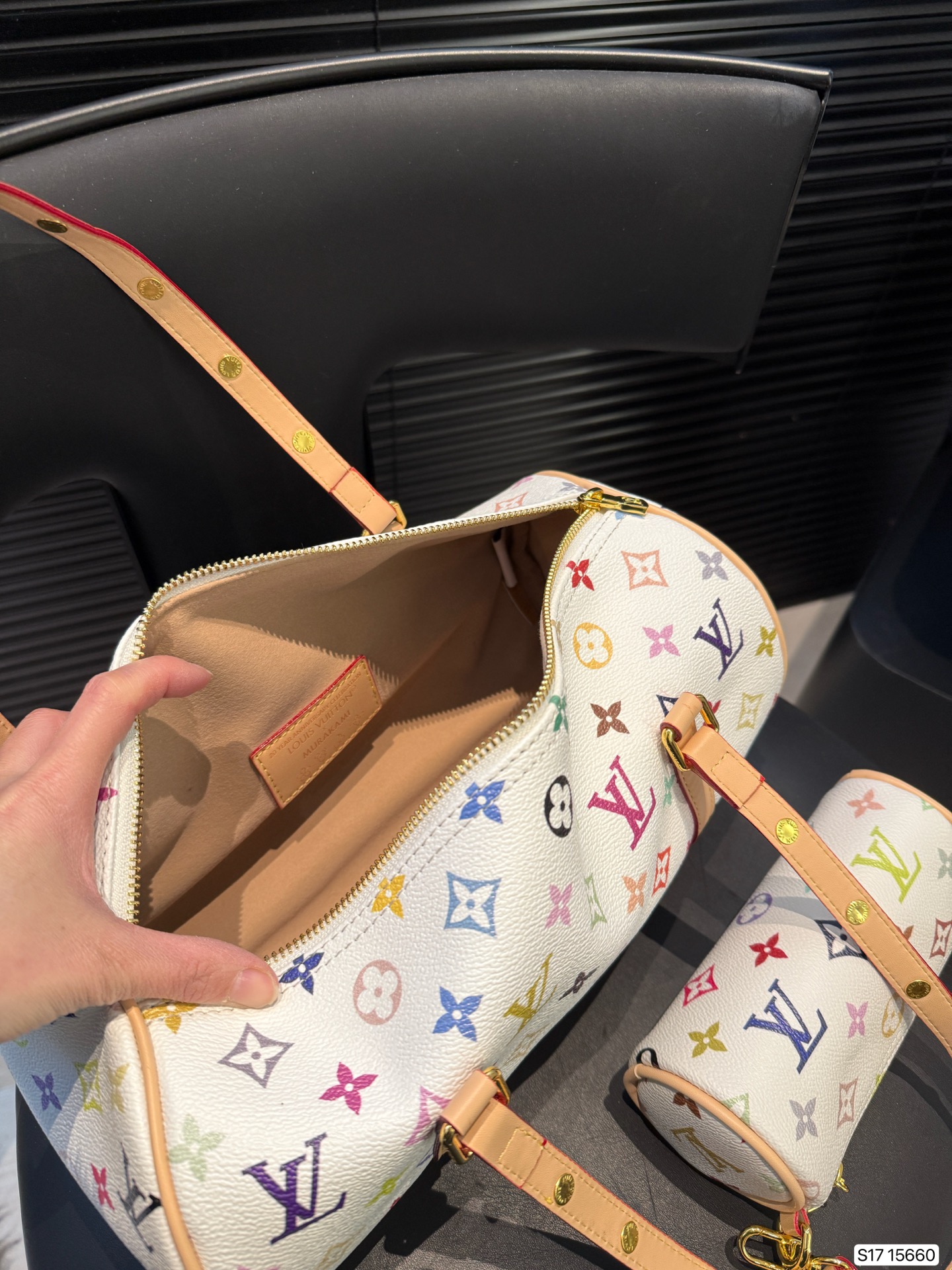 LV armpit bag 2-in-1 pillow bag classic and fashionable