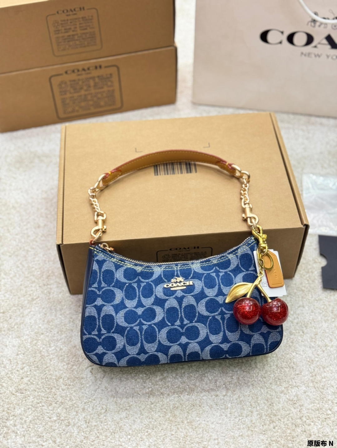 Coach's new Swinger Bag shoulder armpit bag crossbody bag crescent bag