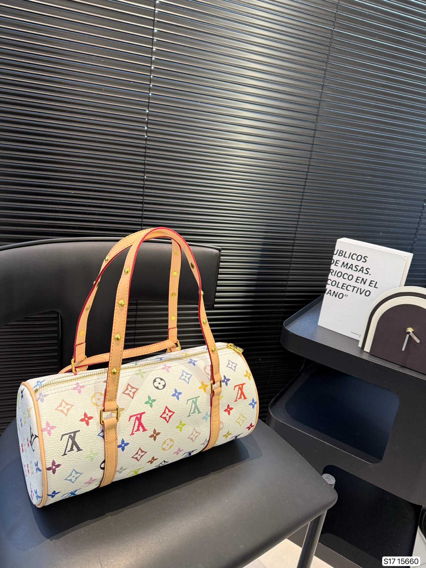 LV armpit bag 2-in-1 pillow bag classic and fashionable