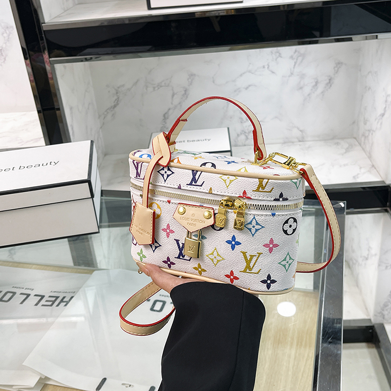 Louis Vuitton high-end portable shoulder bag box bag
