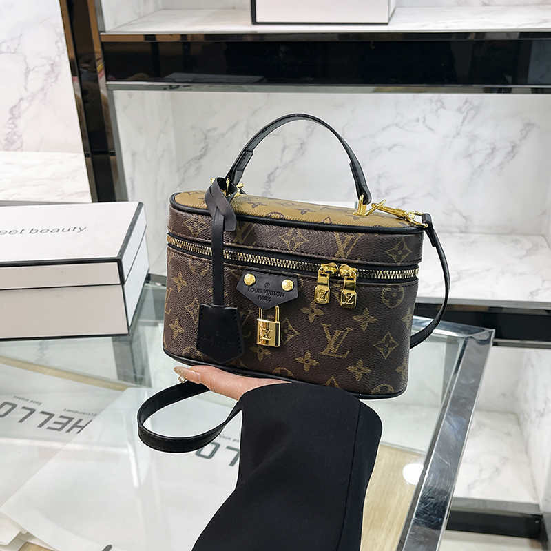 Louis Vuitton high-end portable shoulder bag box bag
