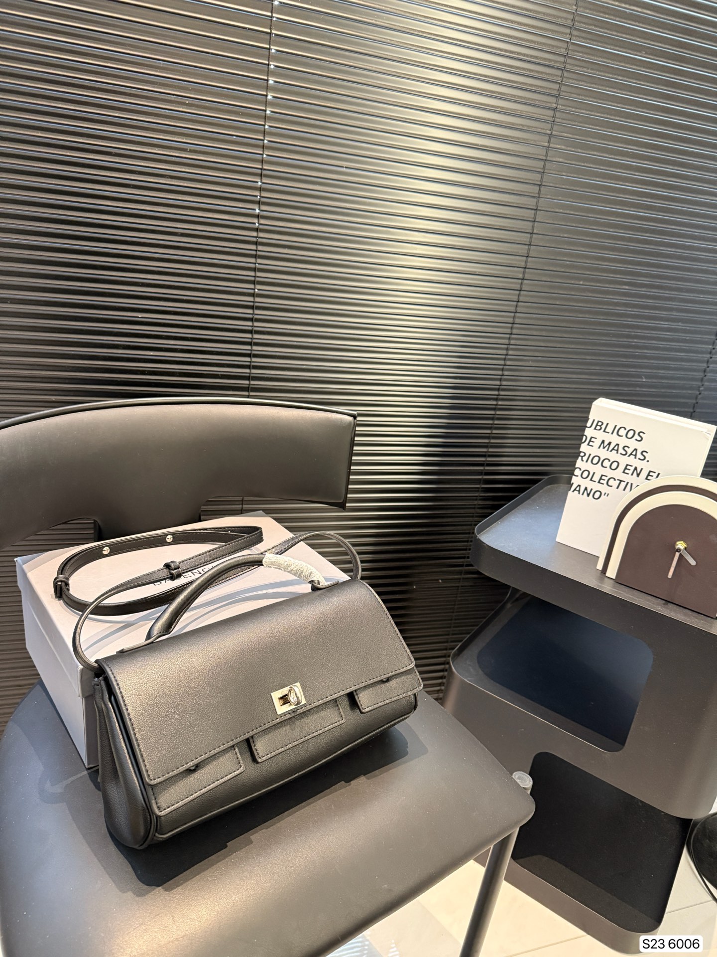 Balenciaga’s classic vintage Belair handbag is elegant and elegant