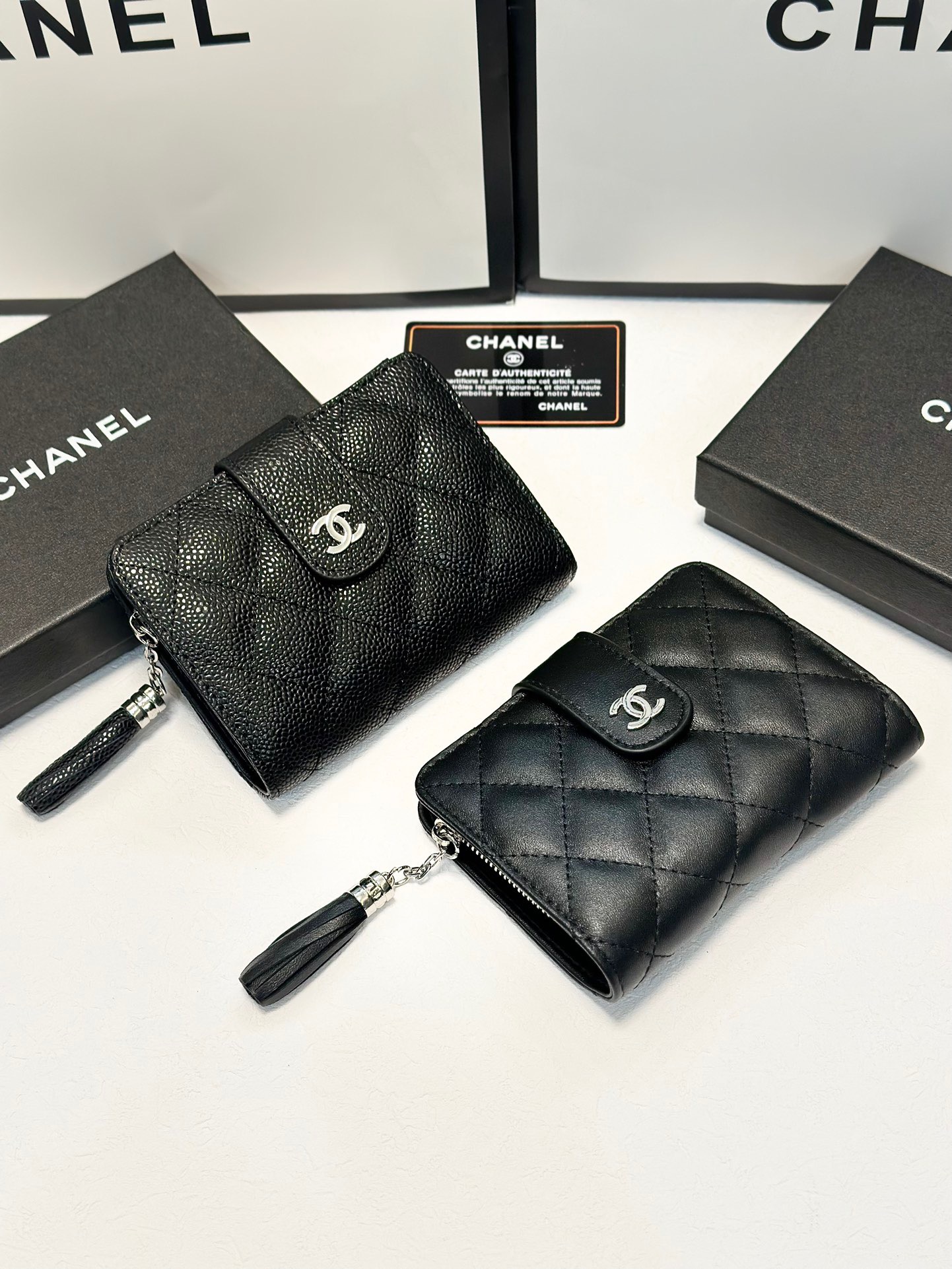 Chanel multifunctional small wallet is compact and practical