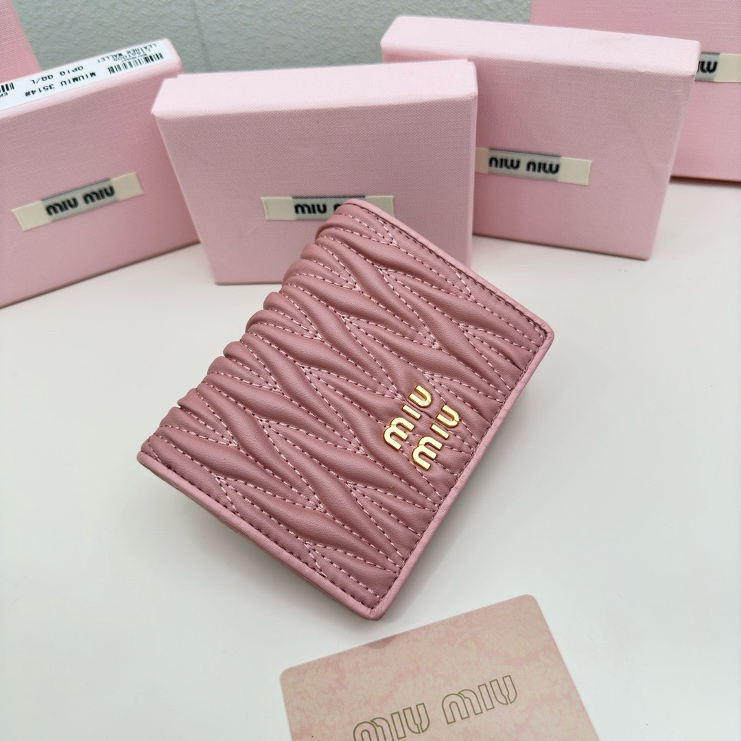 MiuMiu new wallet is classic and practical