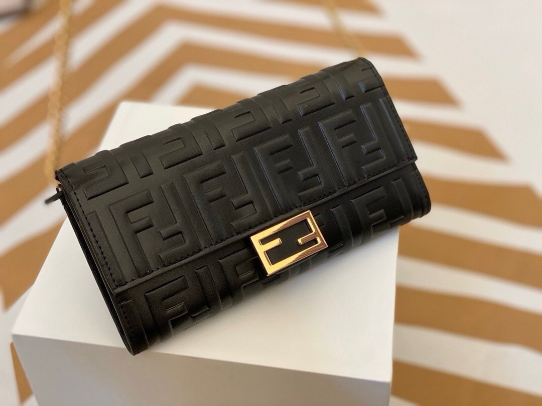Fendi detachable chain crossbody shoulder bag