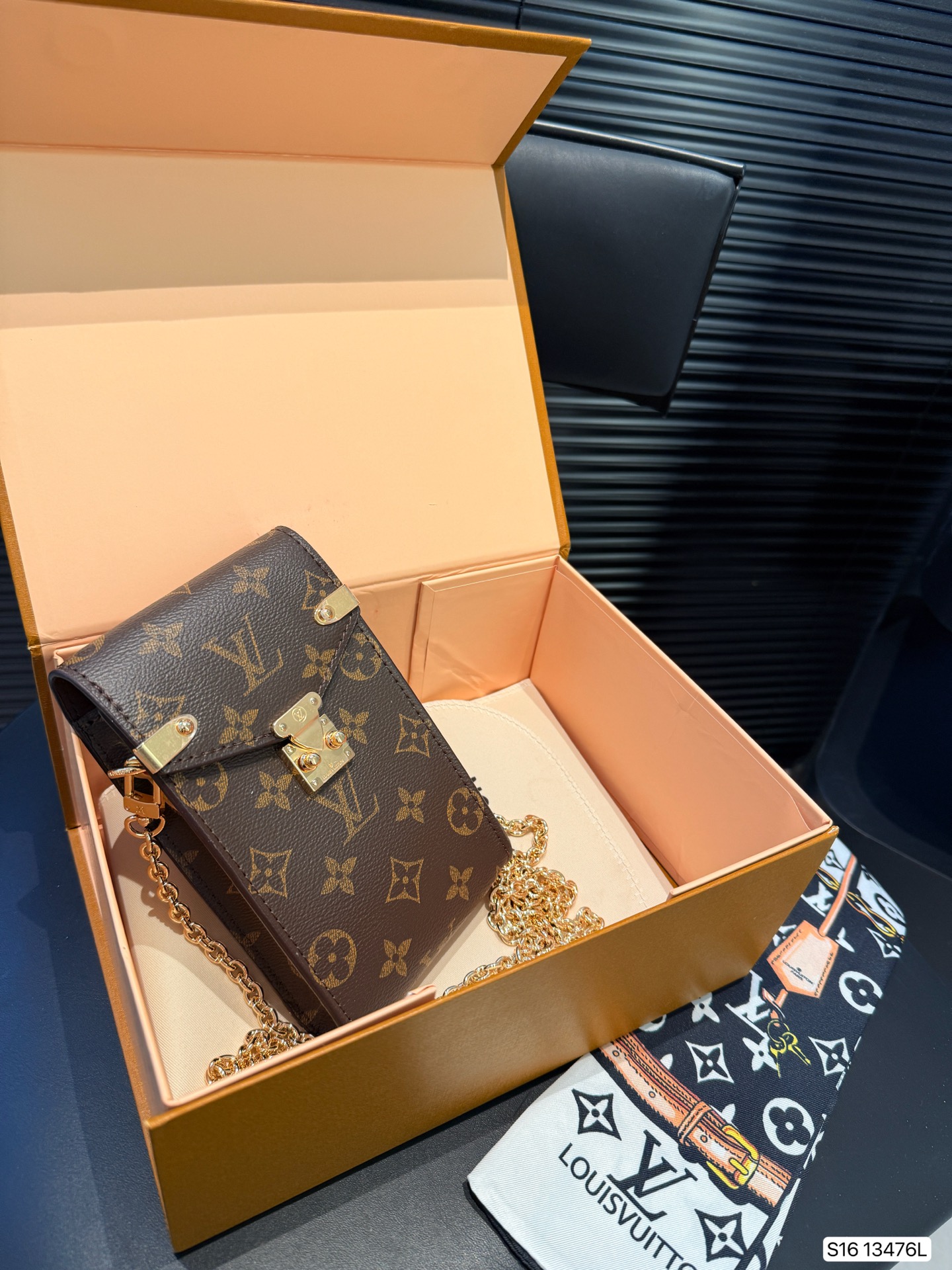 LV mobile phone bag old flower new style