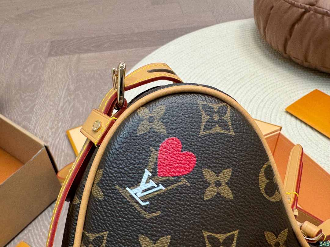 Beeswax yellow leather LV popular love bag