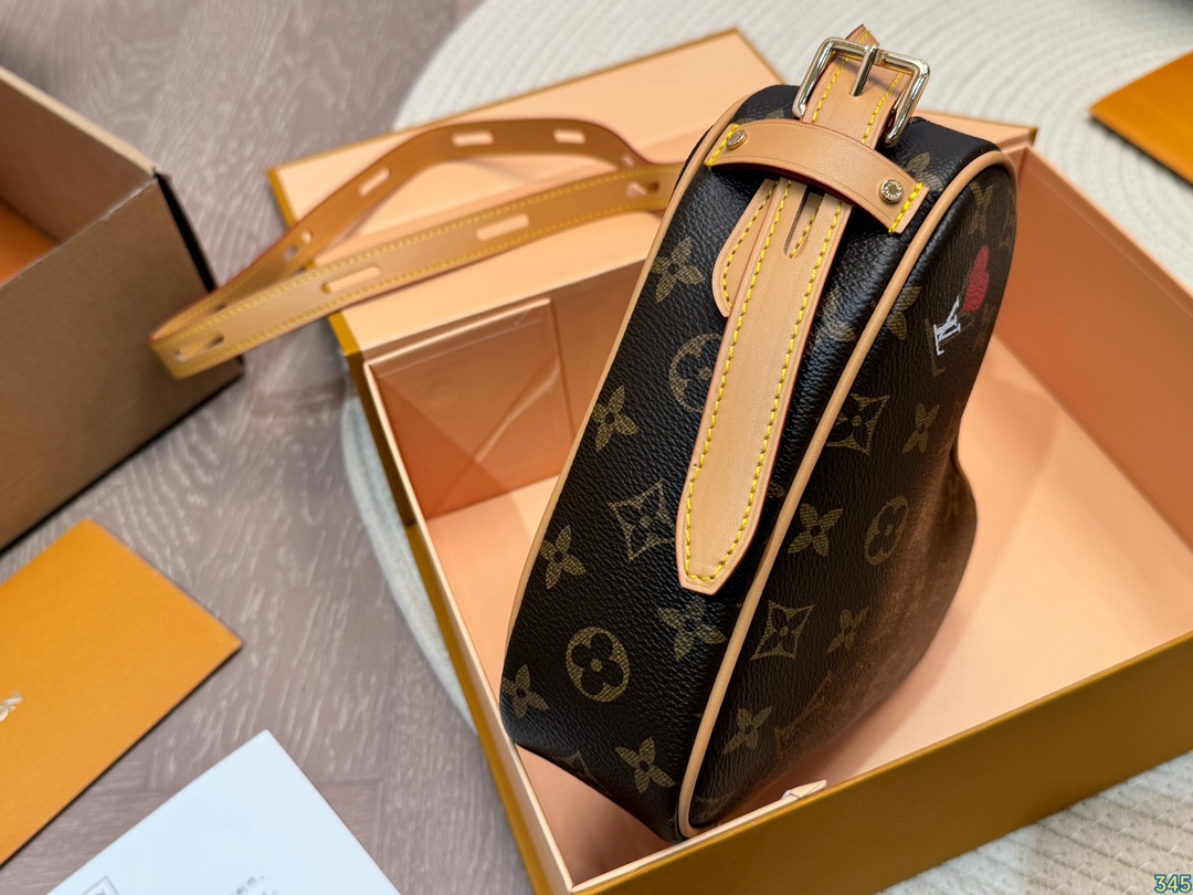 Beeswax yellow leather LV popular love bag