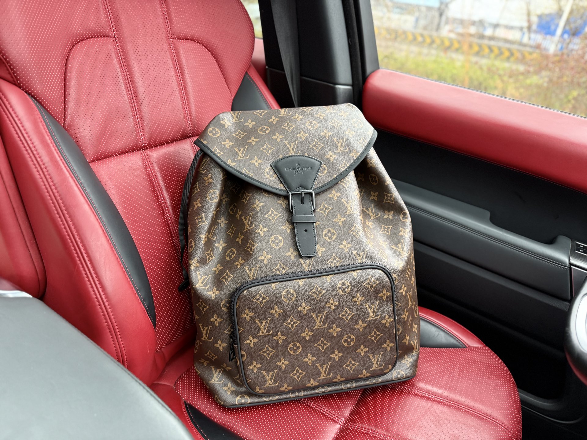 LV backpack full body presbyopia
