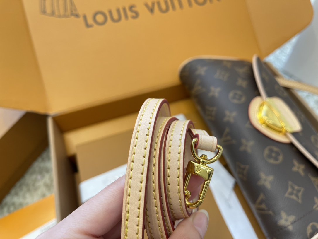 LV Gold Shield Manhattan Second-hand Armpit Bag