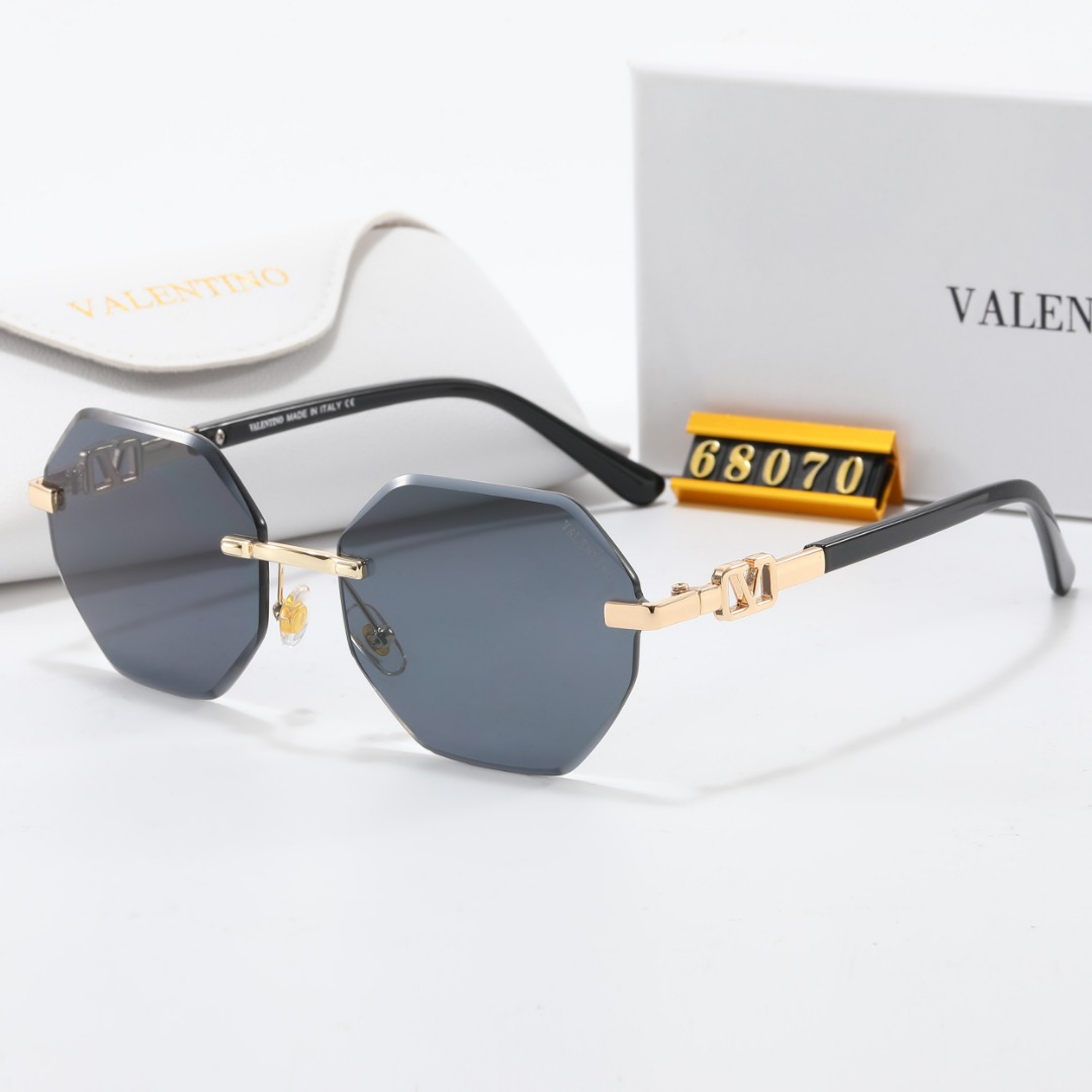 Valentino fashionable and beautiful sunglasses