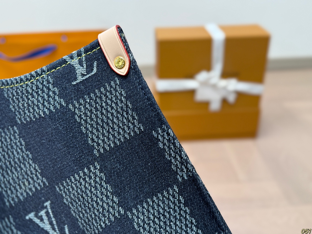 LV tote bag limited edition onthego