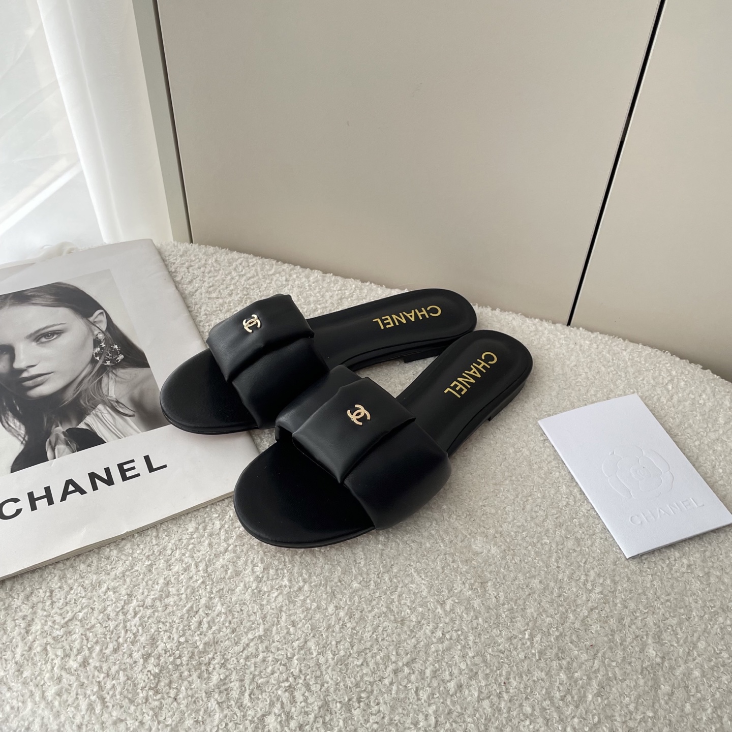 CHANEL early summer new simple C buckle flat slippers