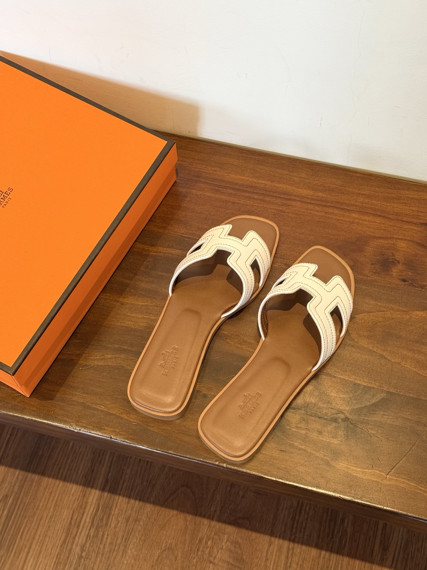 HERMES early spring new women's sandals