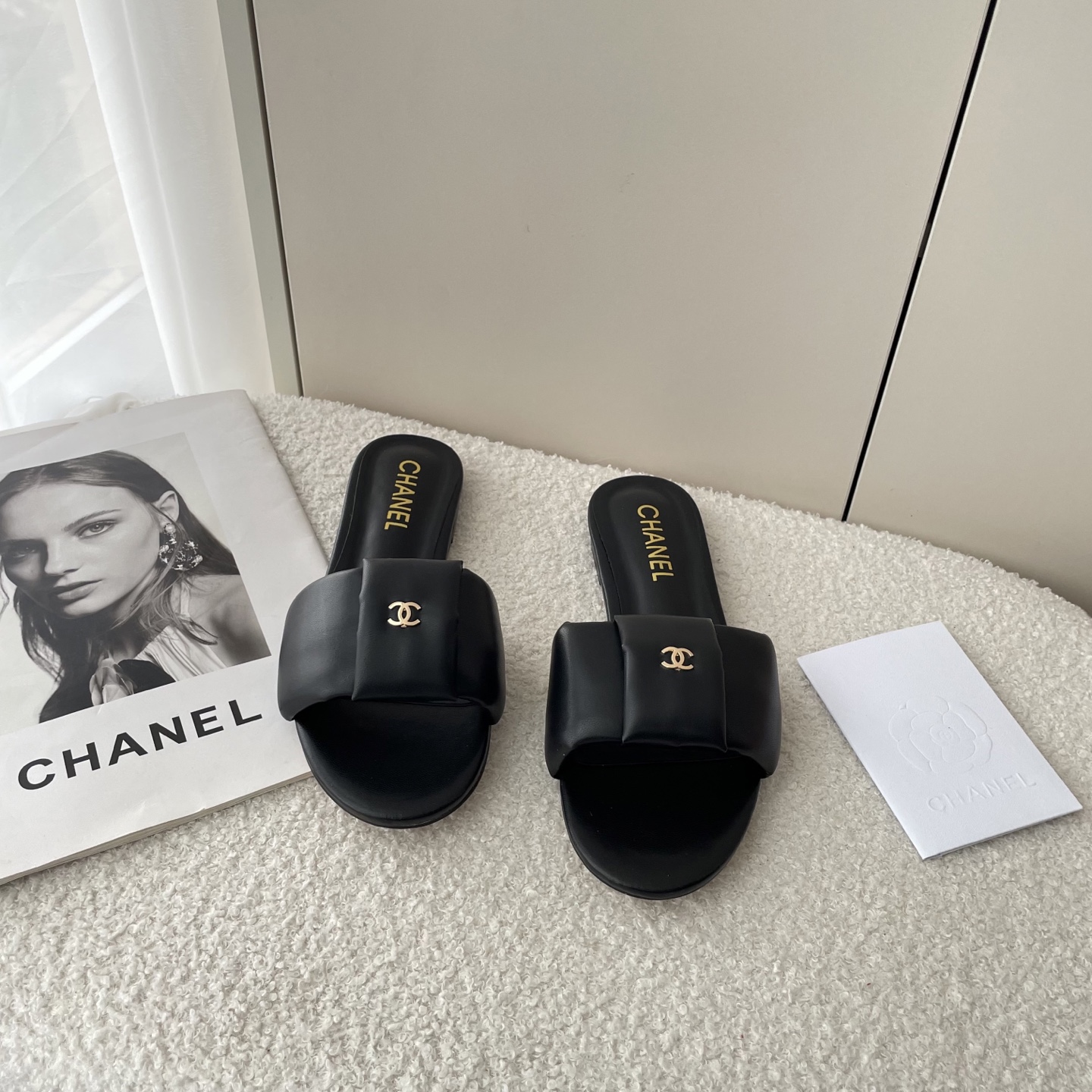 CHANEL early summer new simple C buckle flat slippers