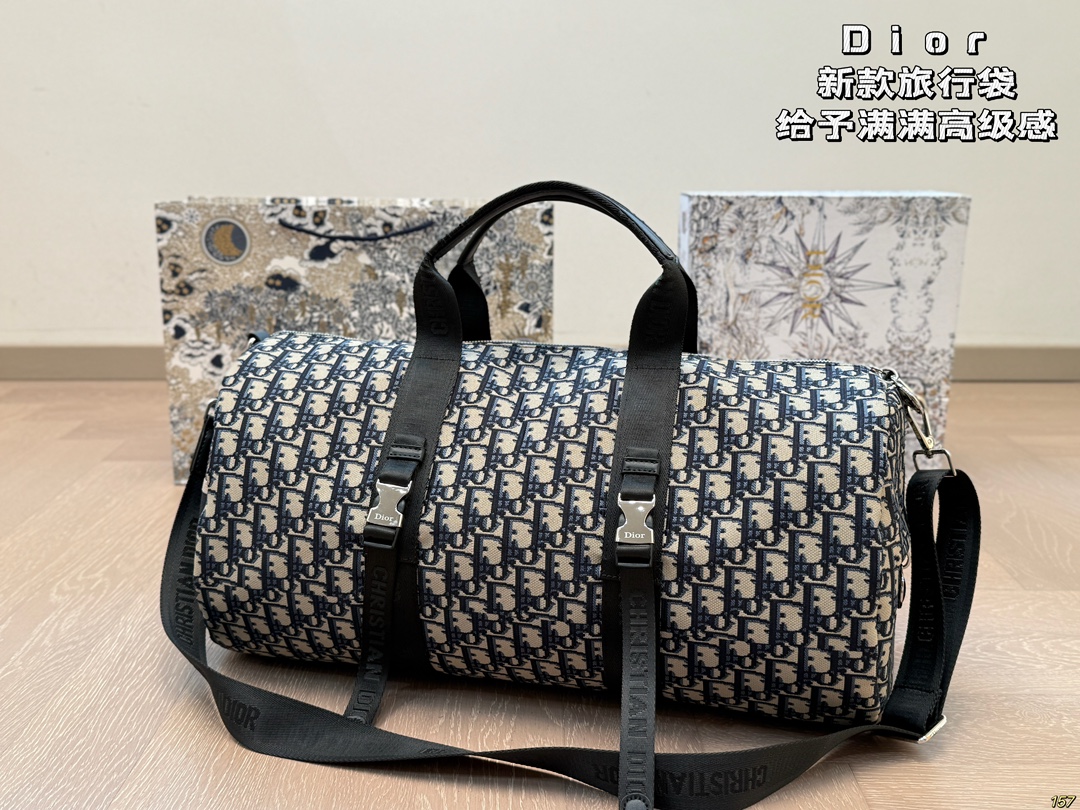 Dior fashionable new travel bag