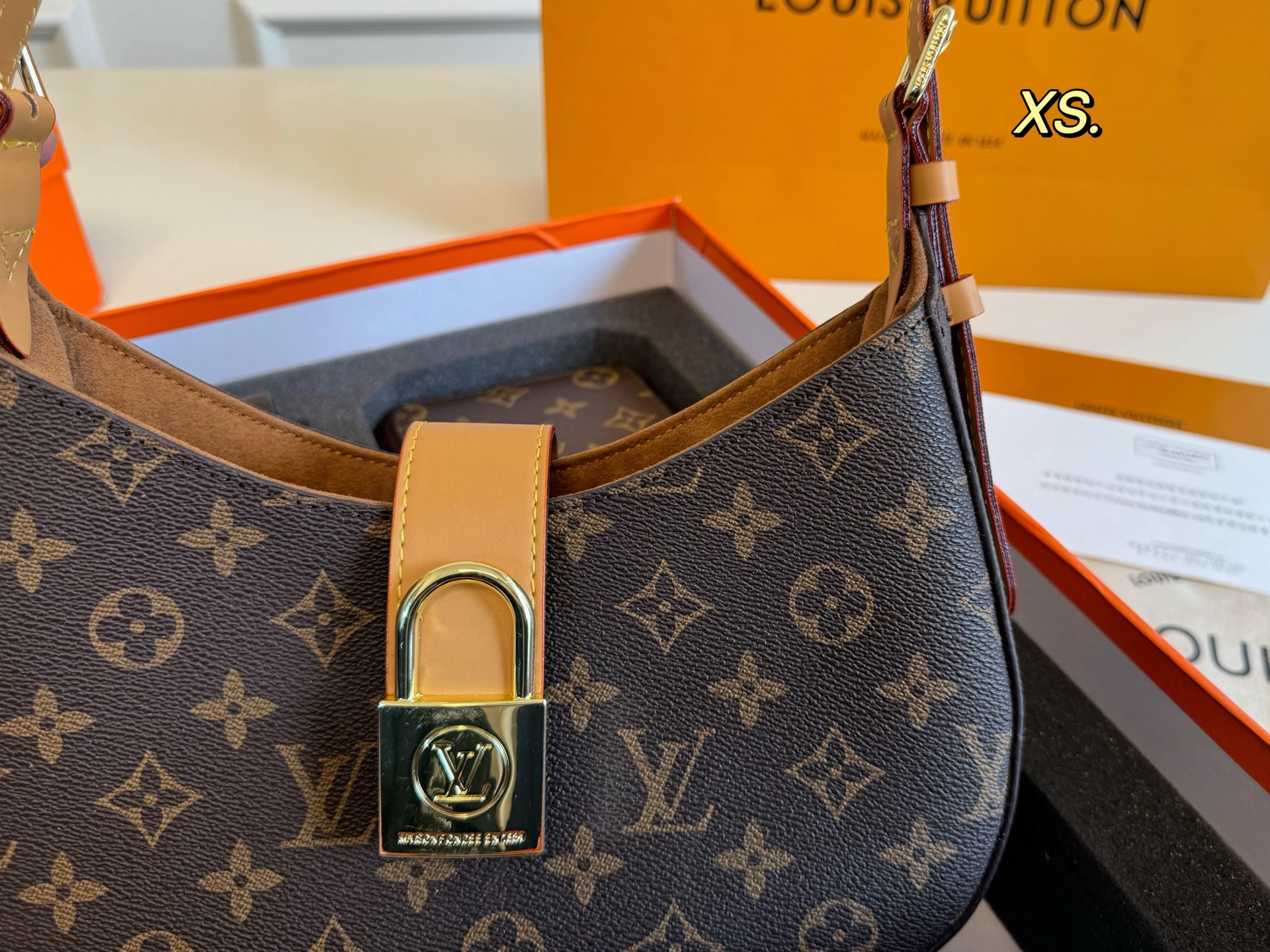 LV Low key shoulder lock armpit bag case