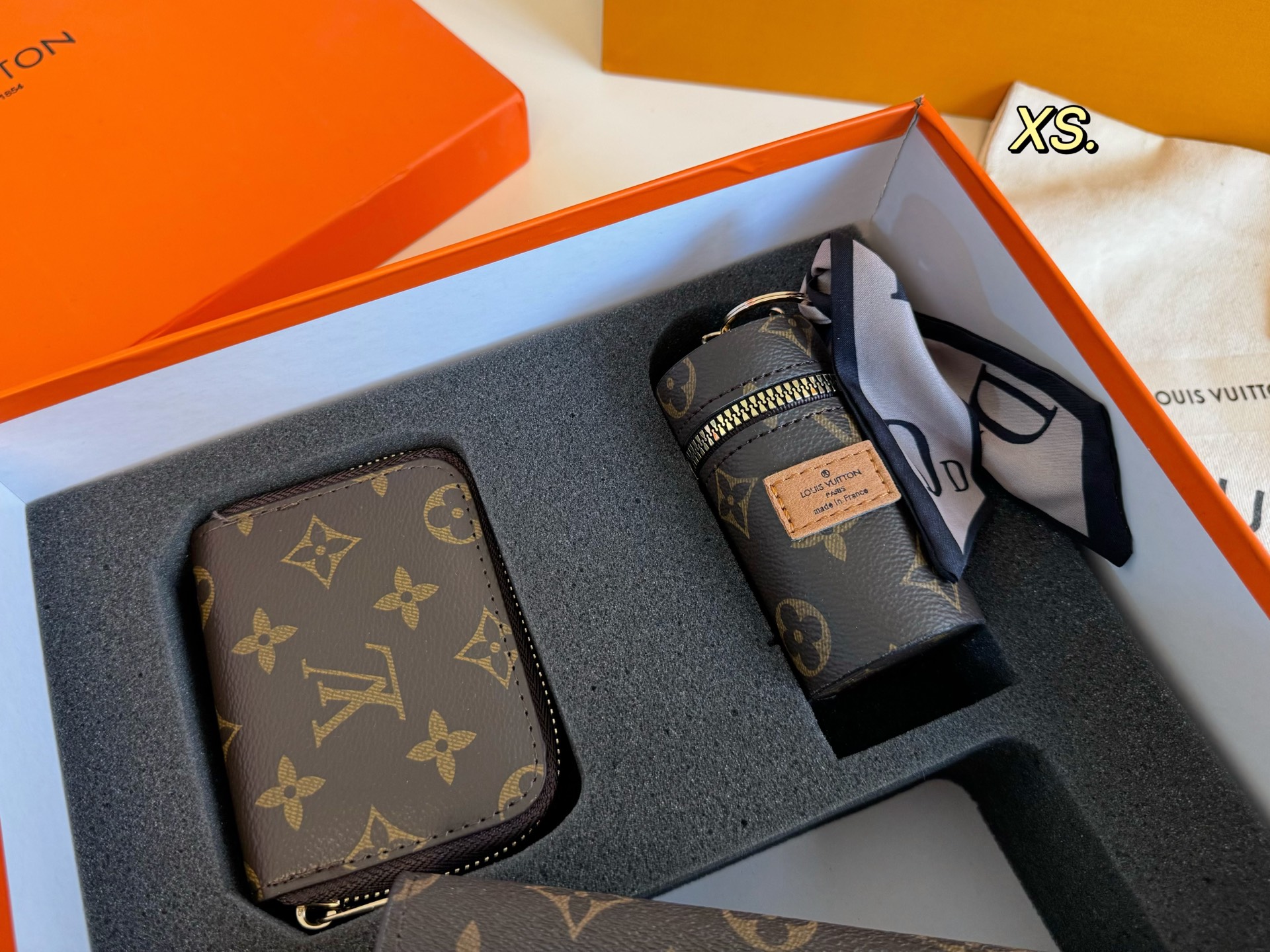 LV new Lily woc presbyopia chain bag box