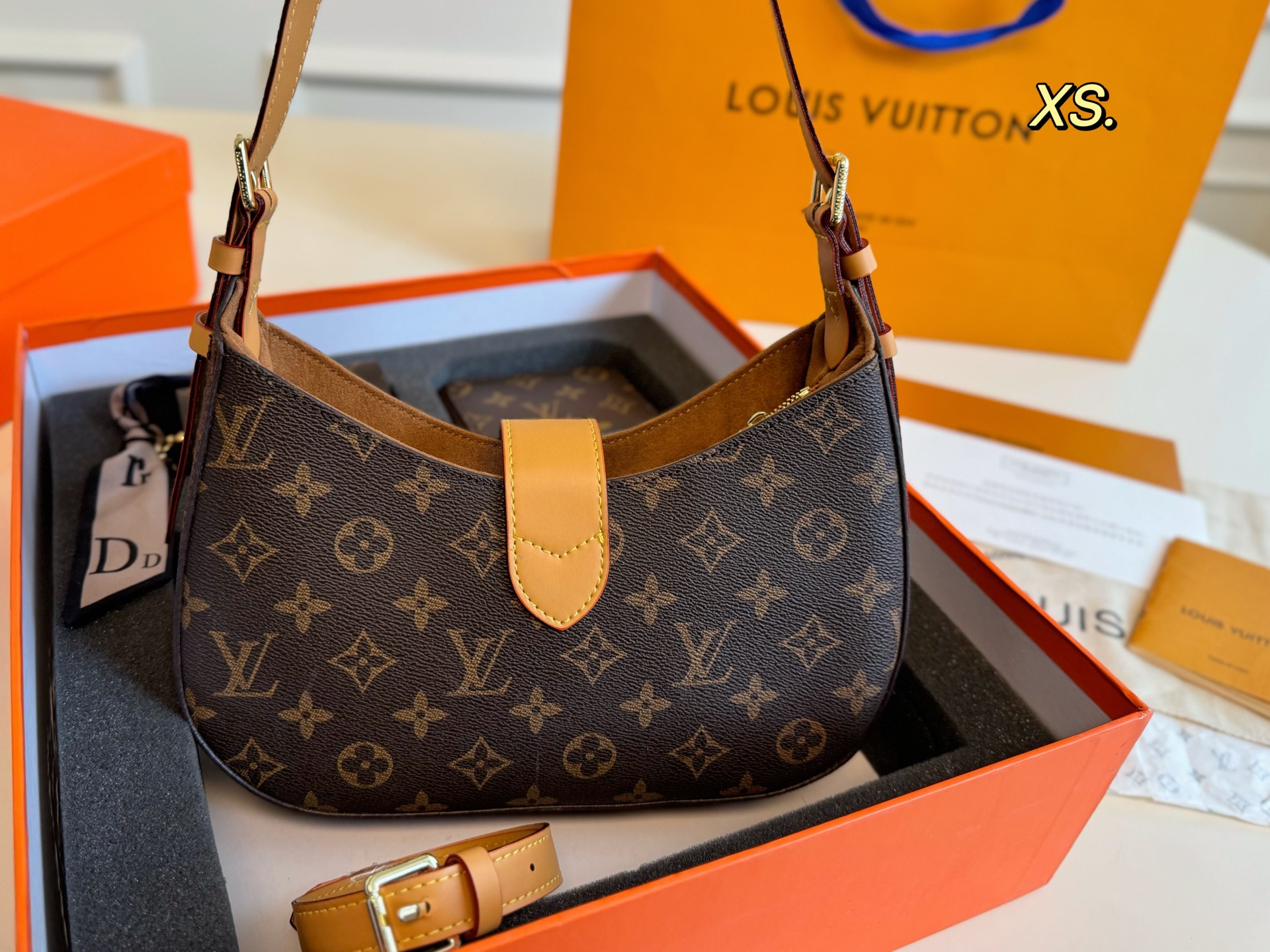 LV Low key shoulder lock armpit bag case