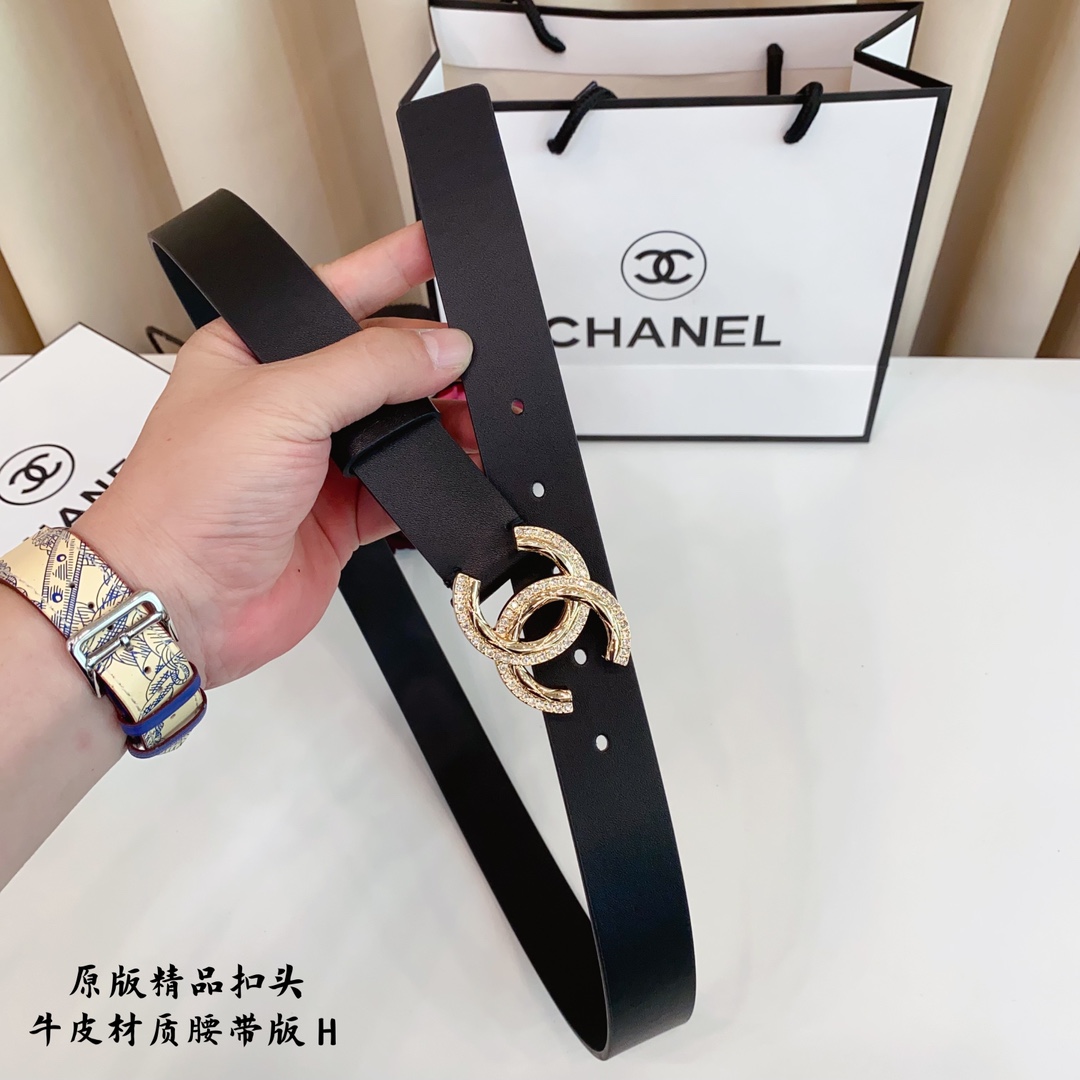 Chanel women's belt is simple and elegant