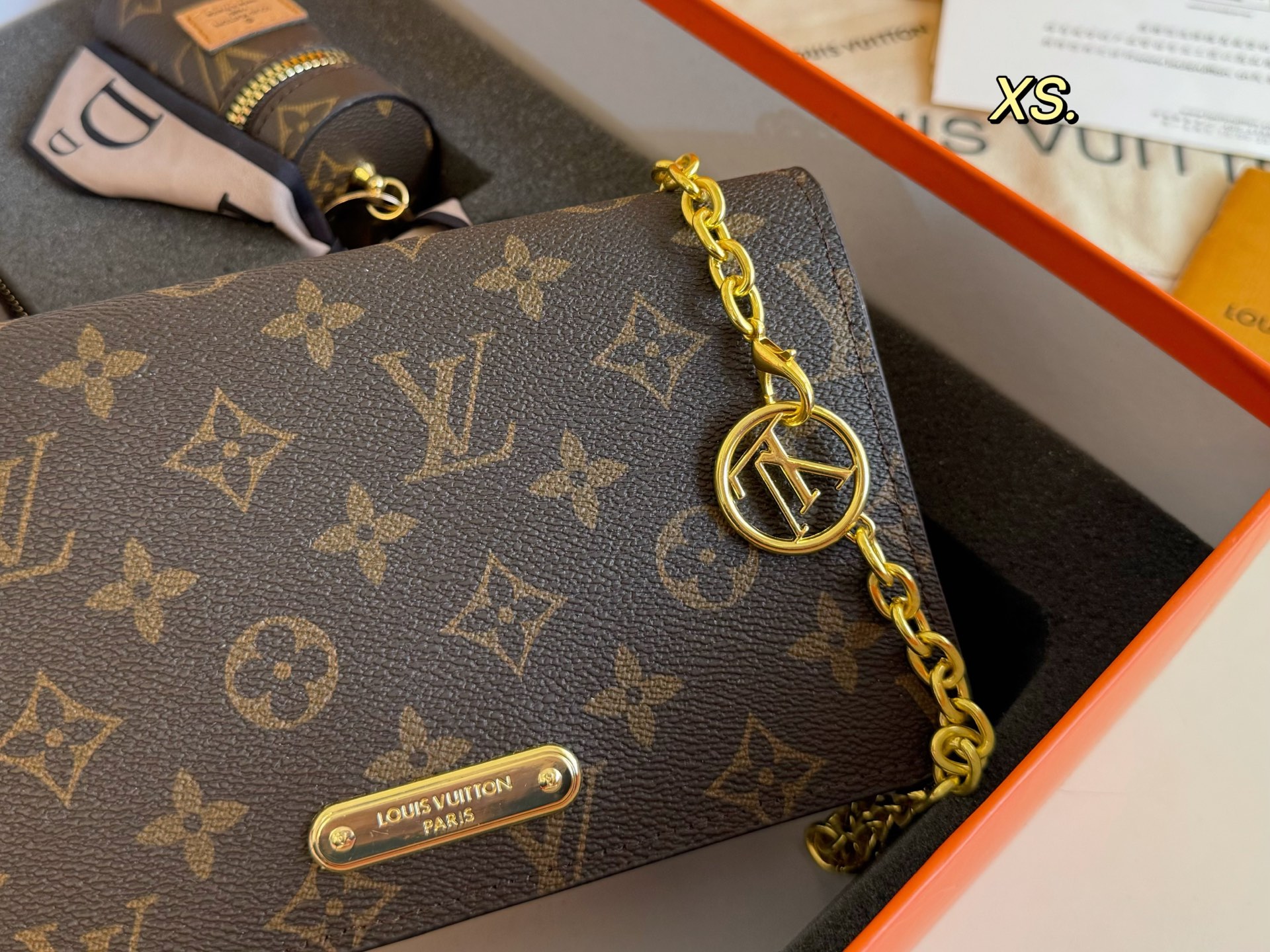 LV new Lily woc presbyopia chain bag box