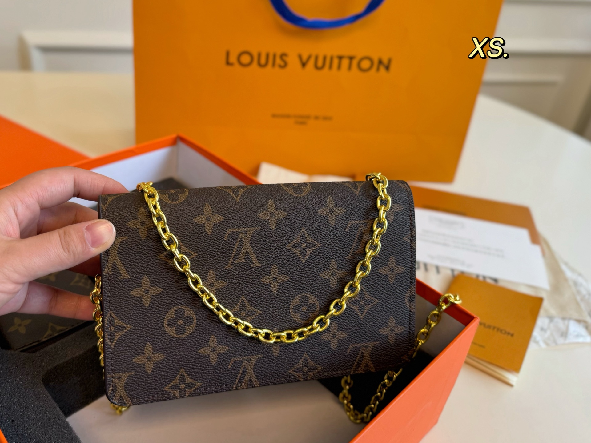 LV new Lily woc presbyopia chain bag box