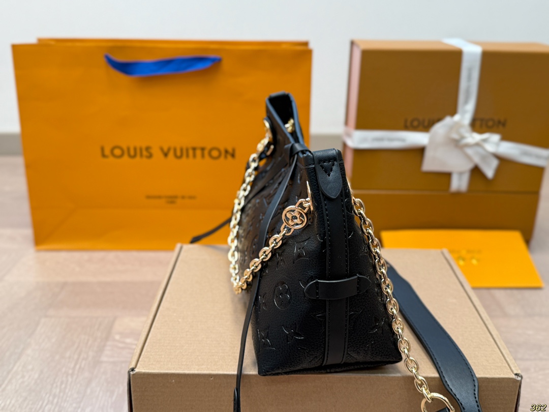 LV new shopping bag is fashionable and elegant