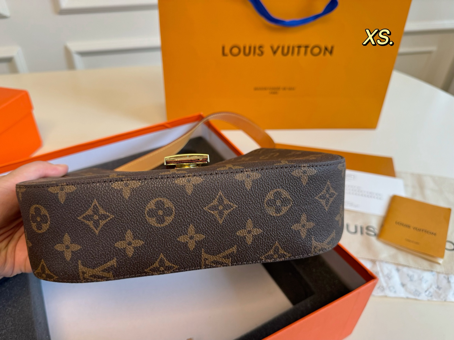 LV Low key shoulder lock armpit bag case