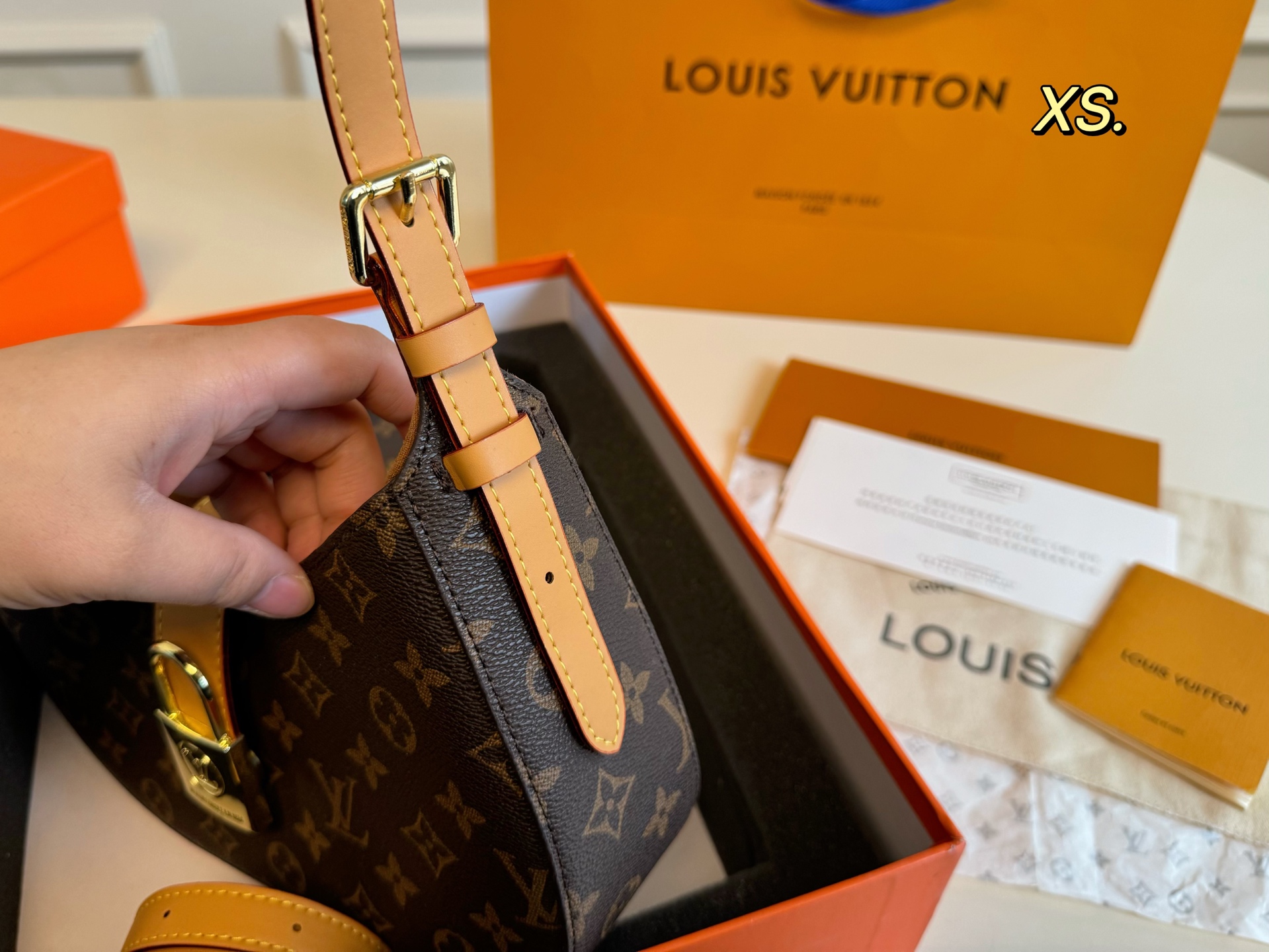 LV Low key shoulder lock armpit bag case