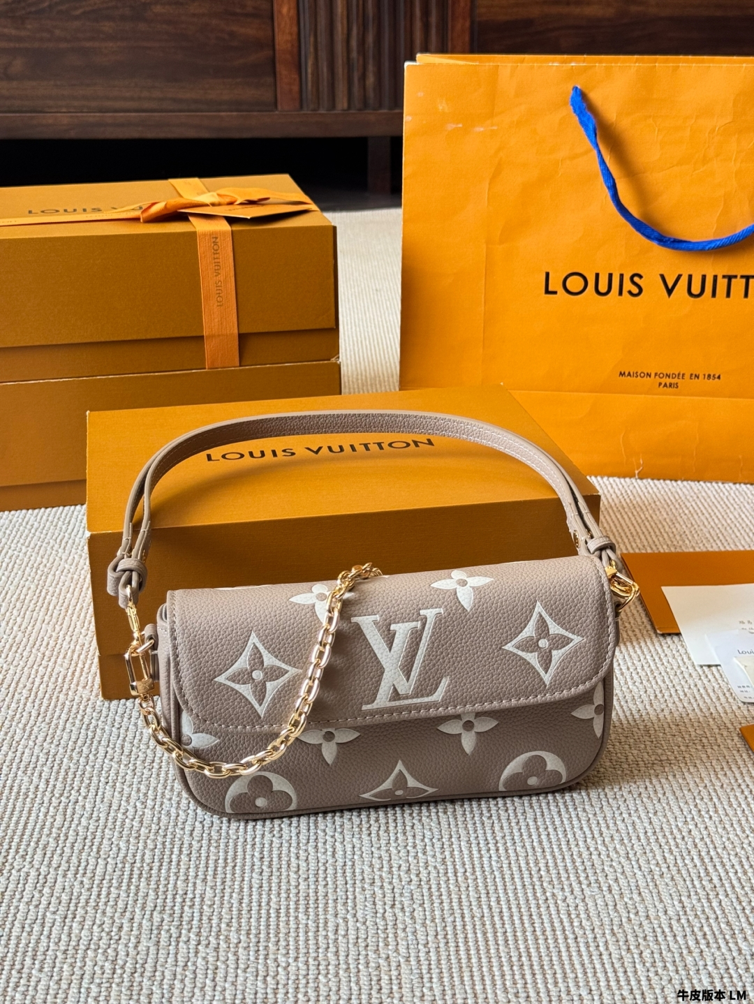 LV new horizontal armpit shoulder bag