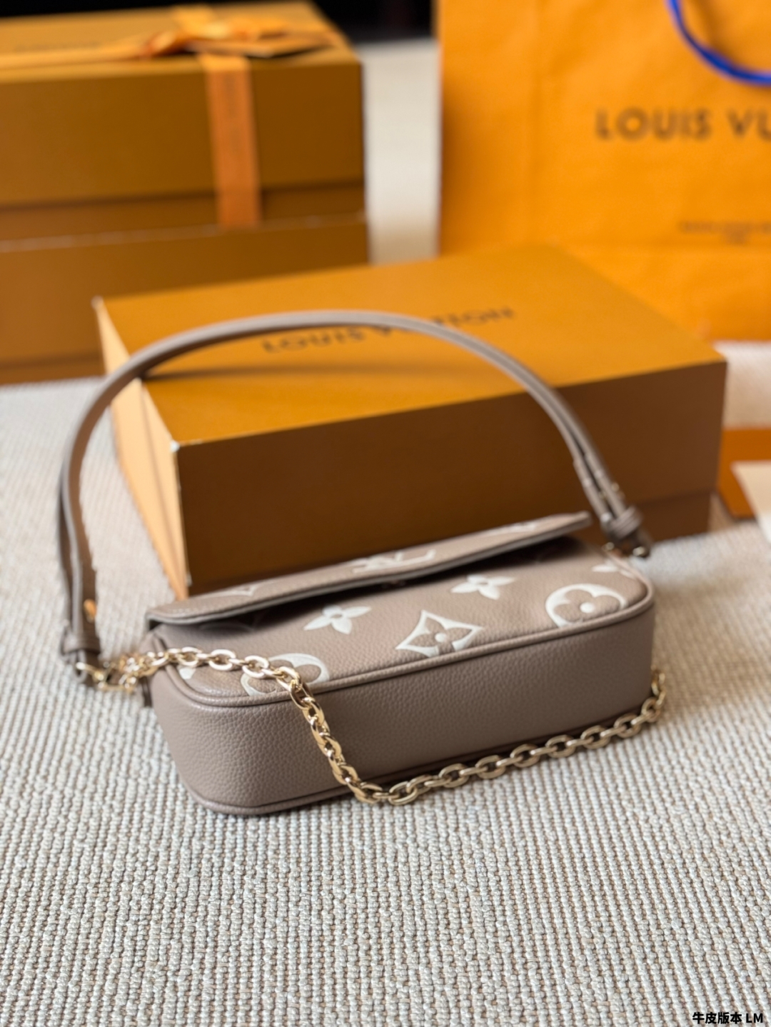 LV new horizontal armpit shoulder bag