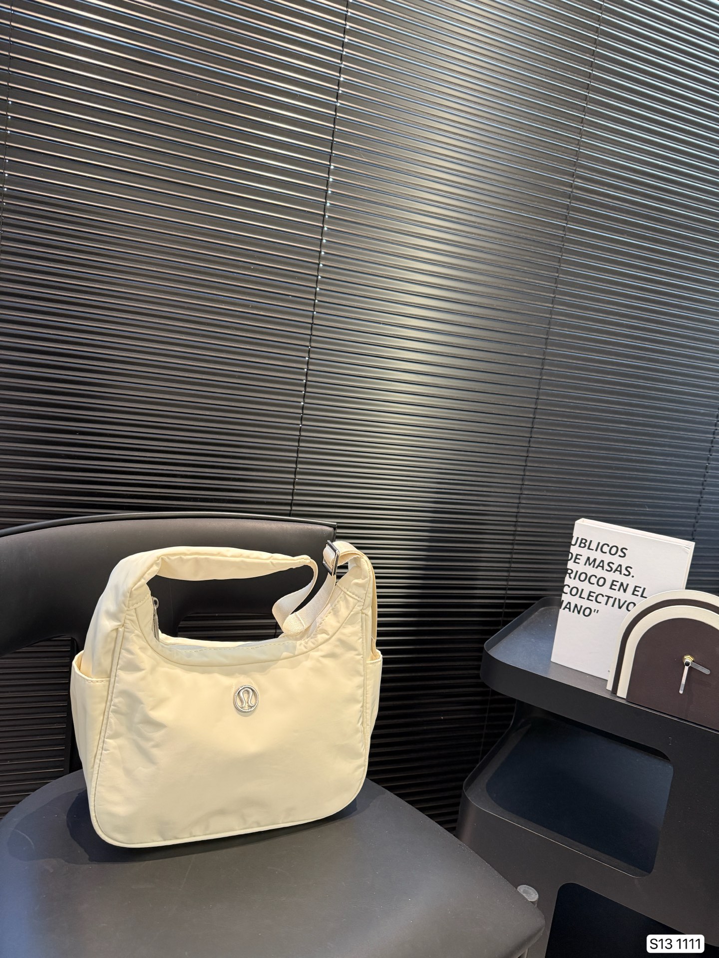 Lululemon large capacity croissant bag casual bag waterproof fabric