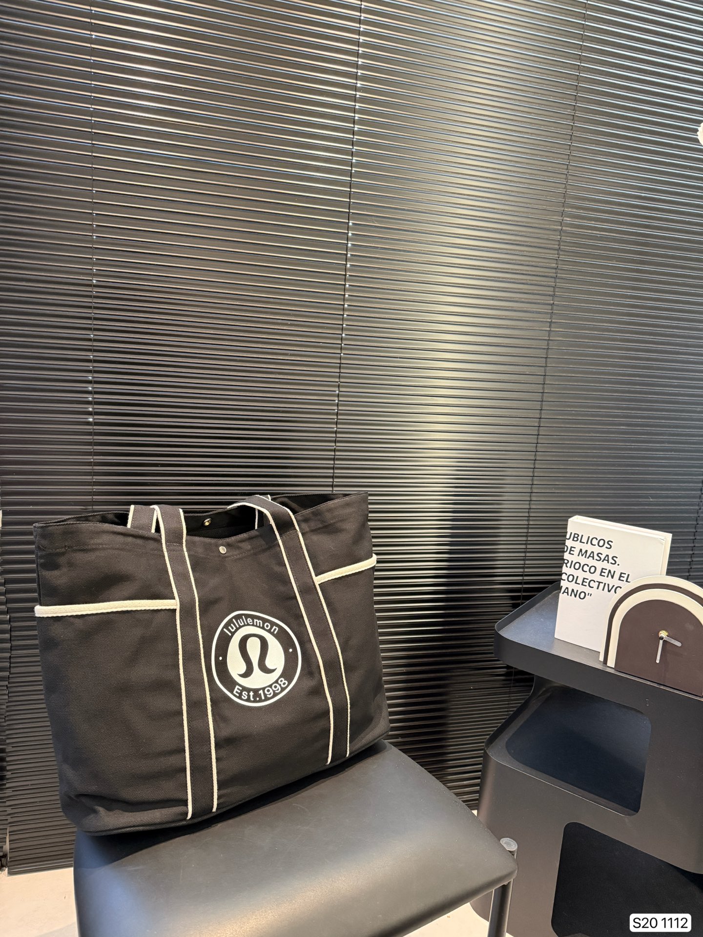 Lululemon canvas bag is practical and lightweight