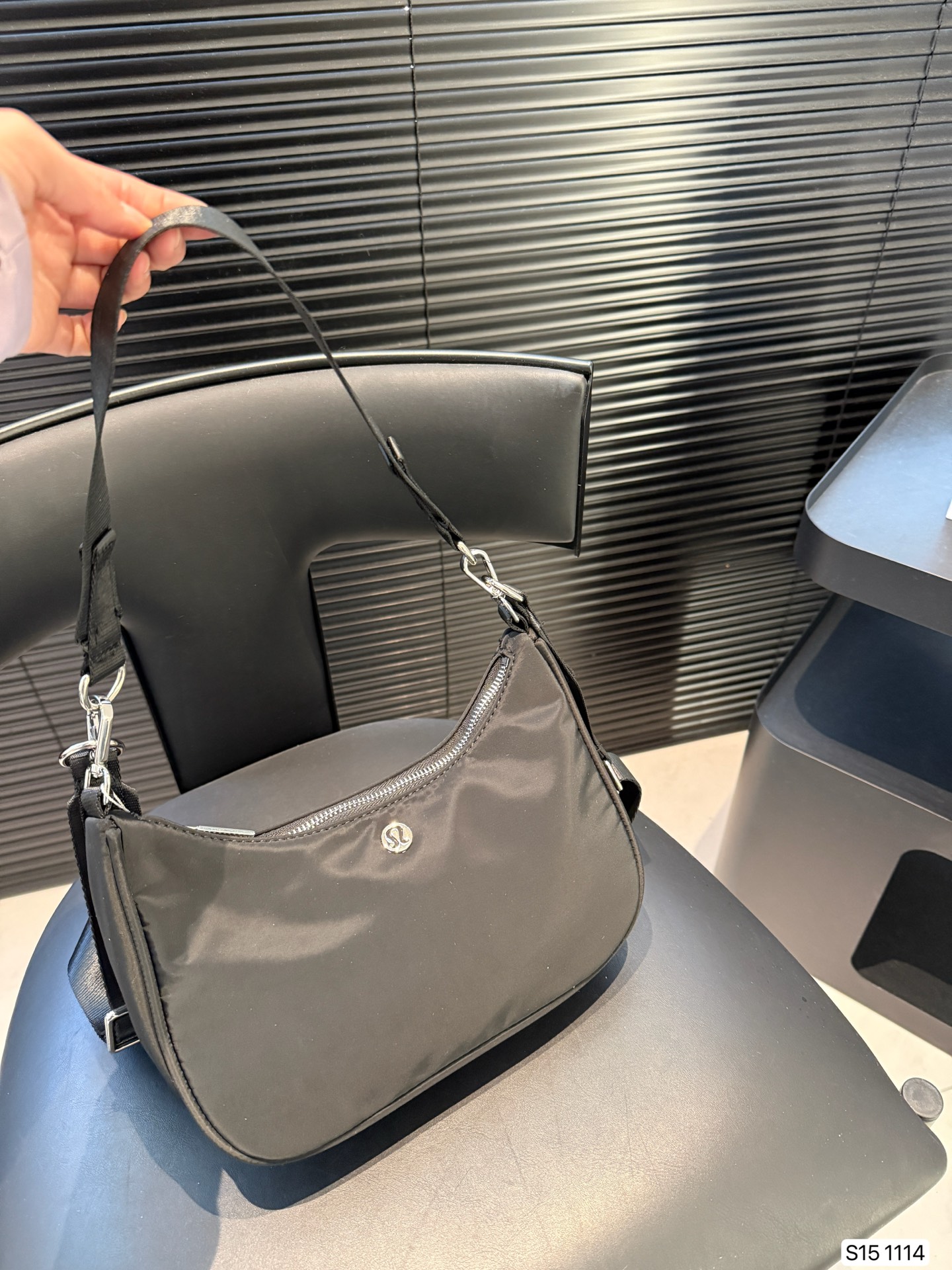 Lululemon large capacity underarm bag sports leisure bag