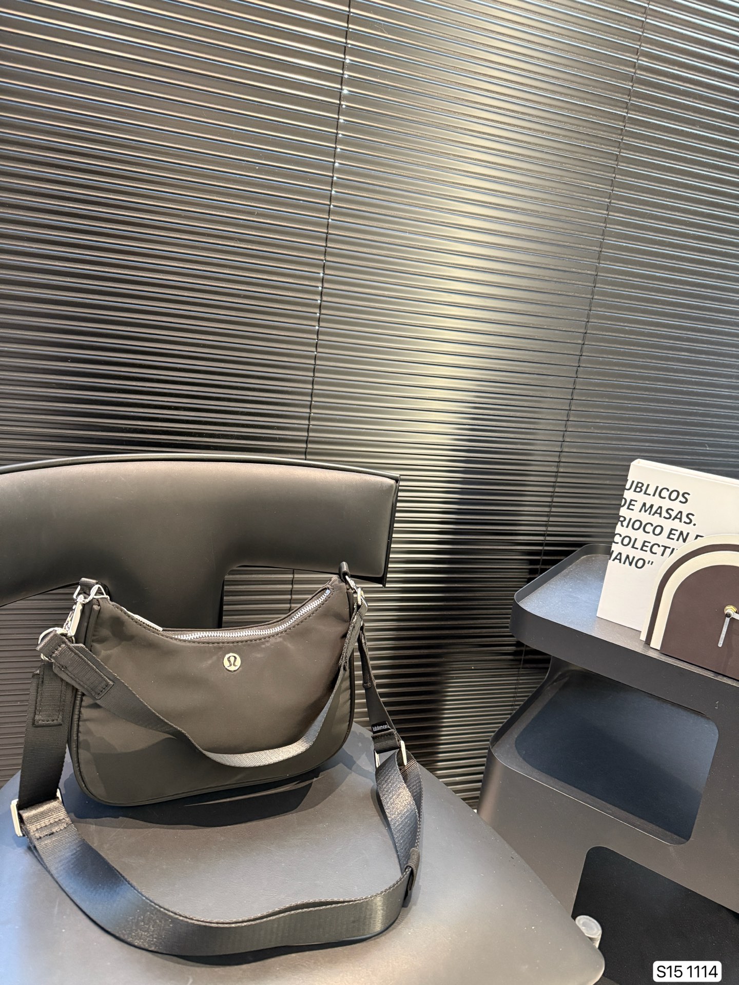 Lululemon large capacity underarm bag sports leisure bag