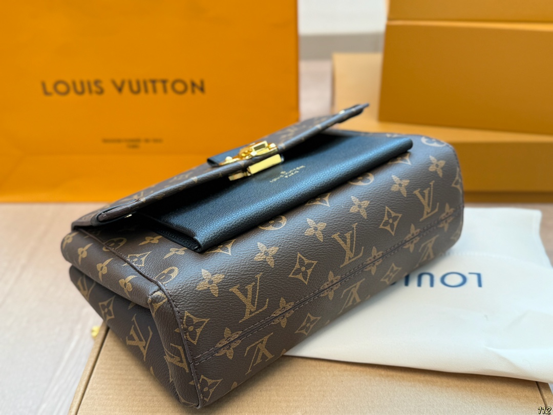 LV victoire series chain bag