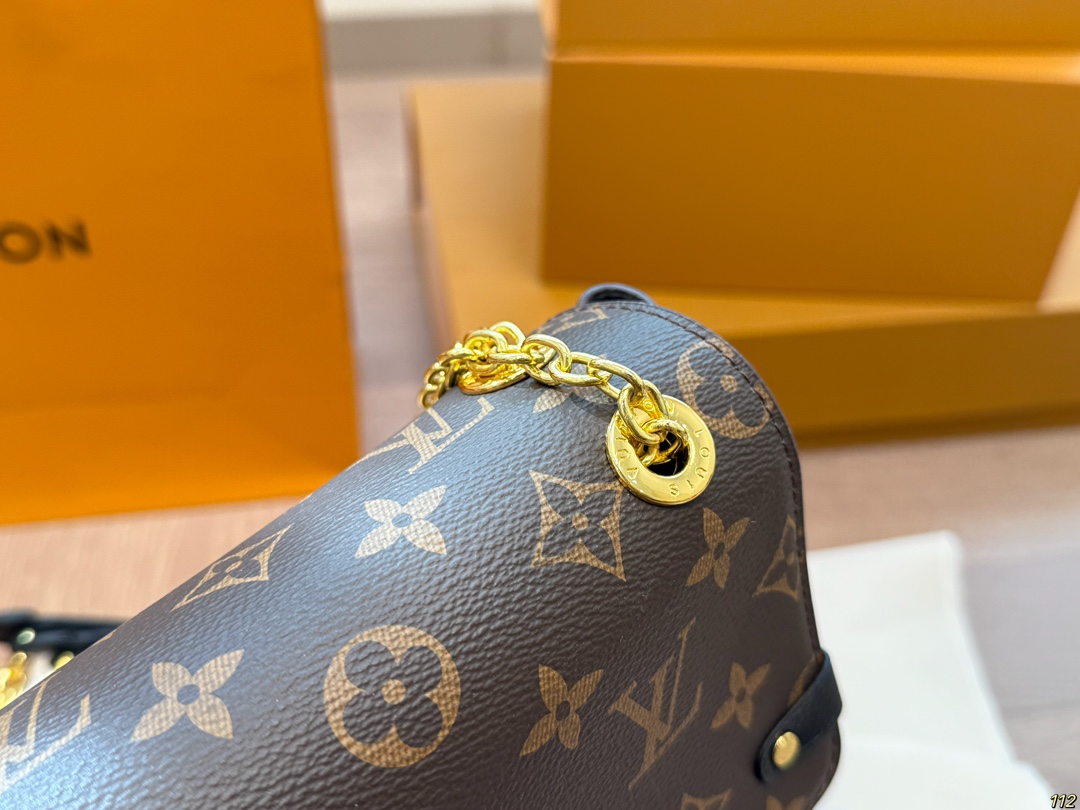 LV victoire series chain bag