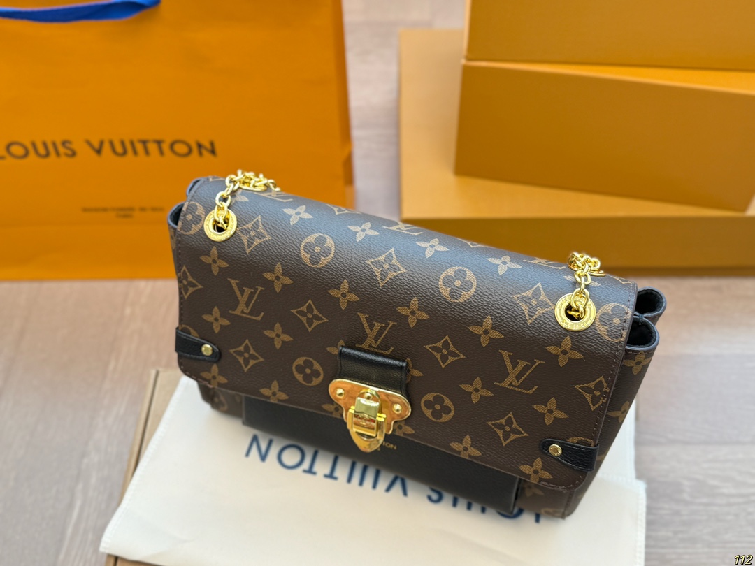 LV victoire series chain bag