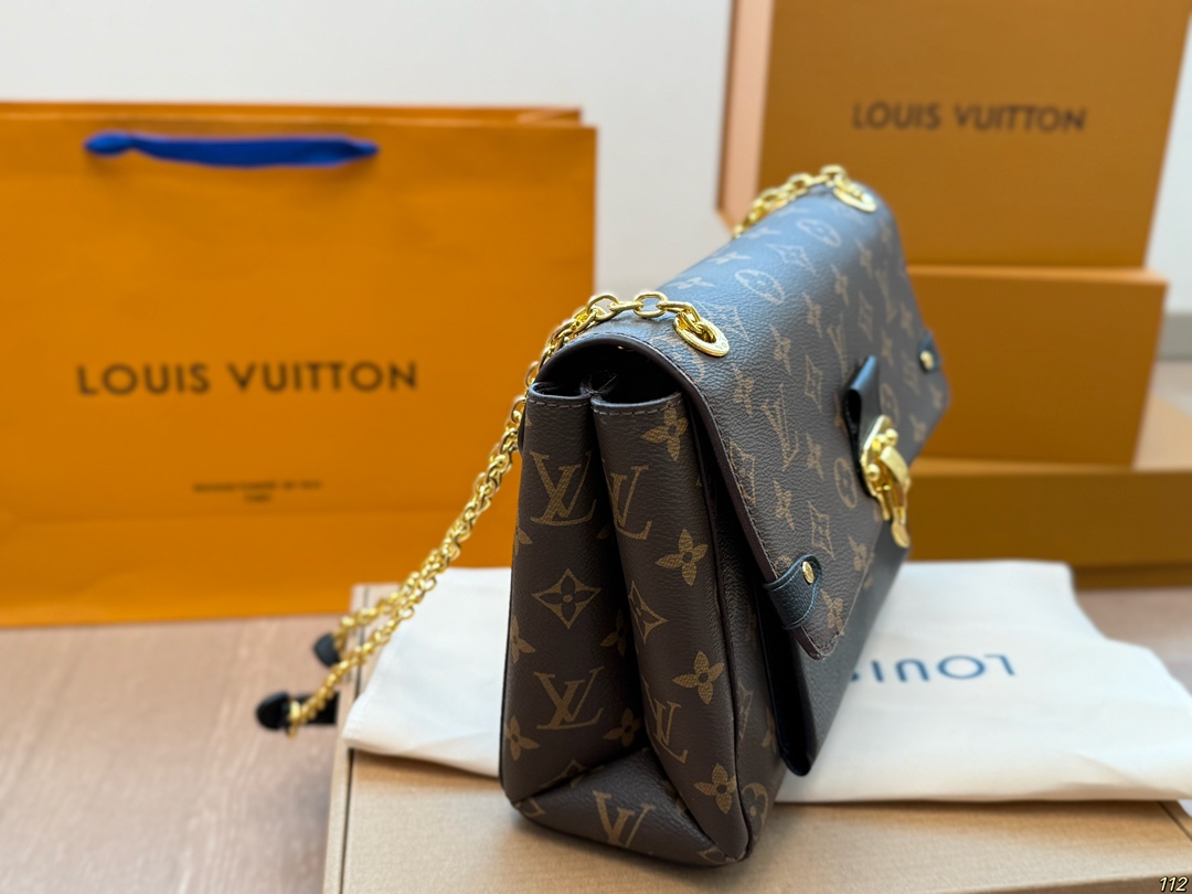 LV victoire series chain bag