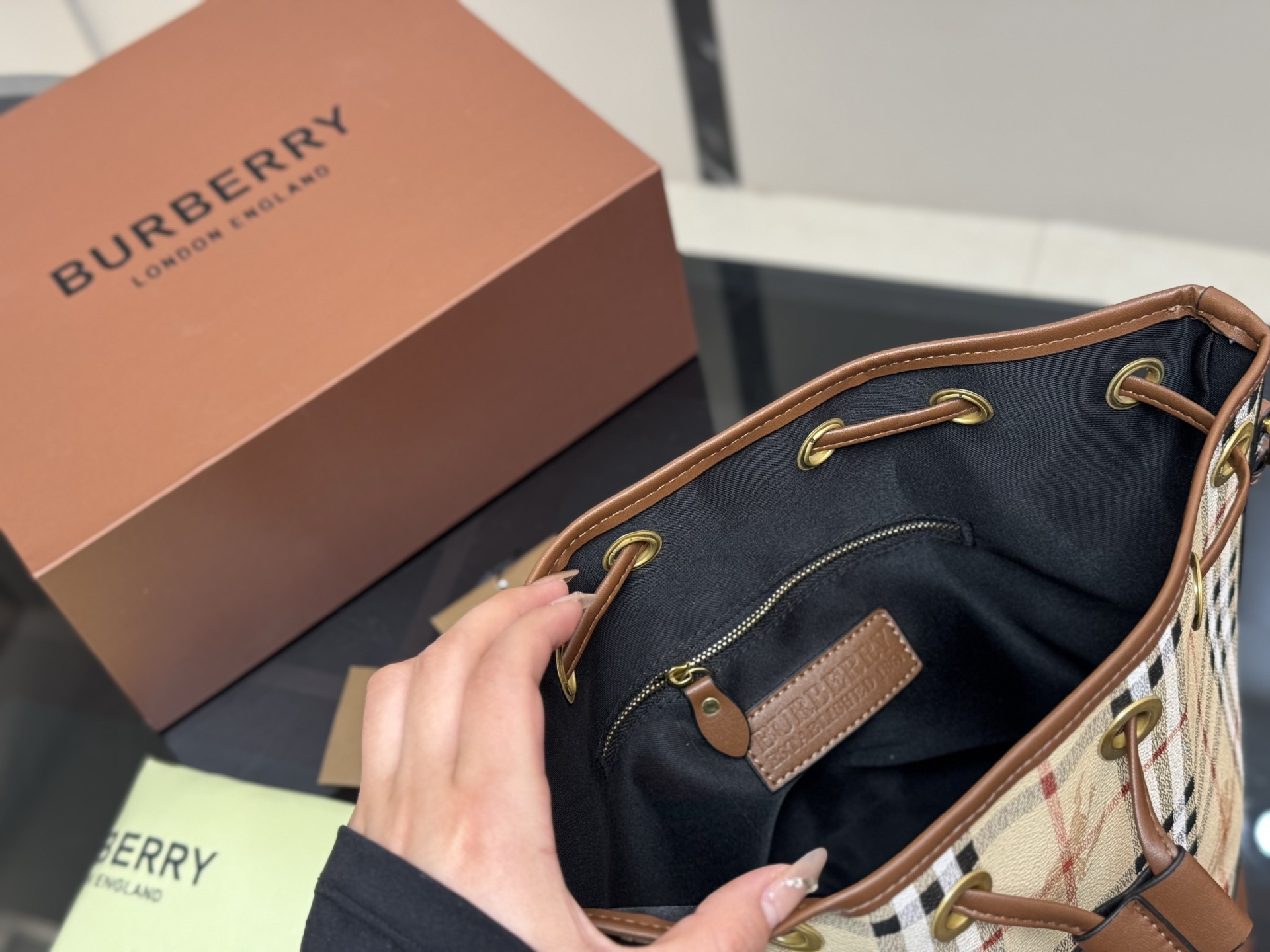 Burberry bucket bag handbag crossbody